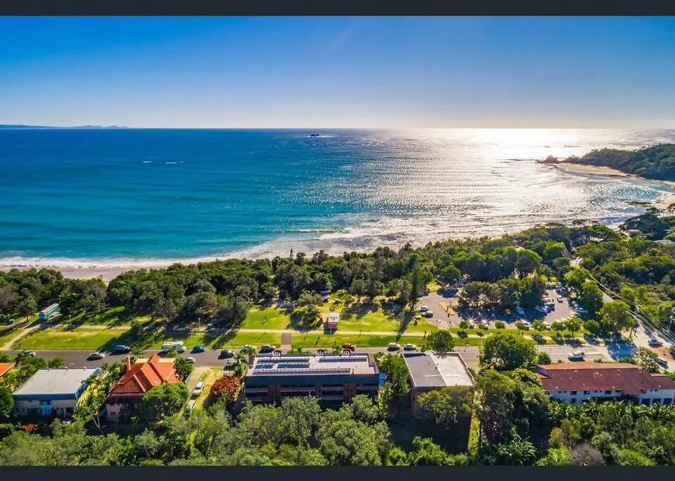 Surfrider - Beach Front Apartment With Pool Byron Bay