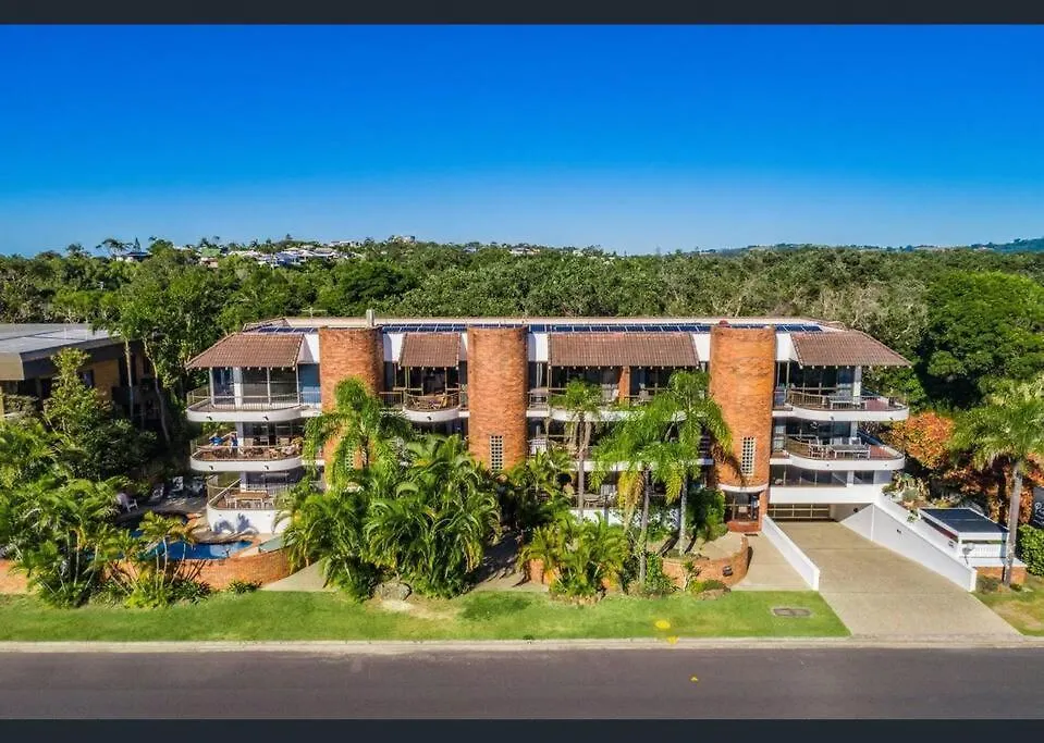 Surfrider - Beach Front Apartment With Pool Byron Bay